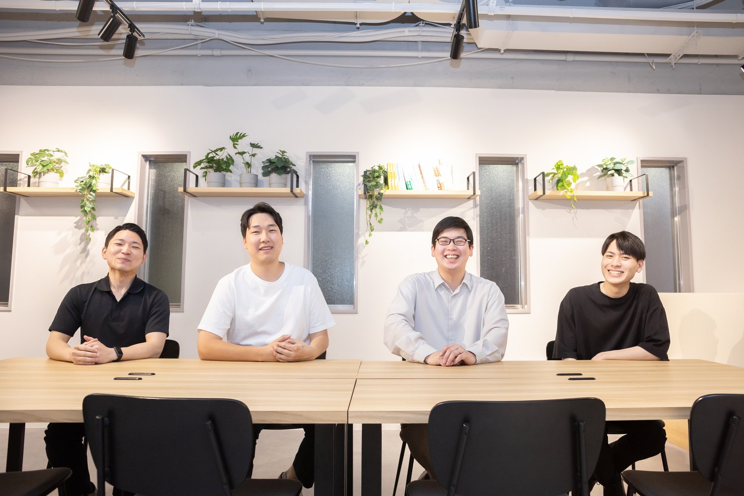 オフィスで作業してる様子