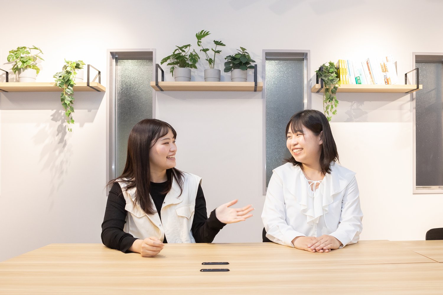 オフィスで作業してる様子